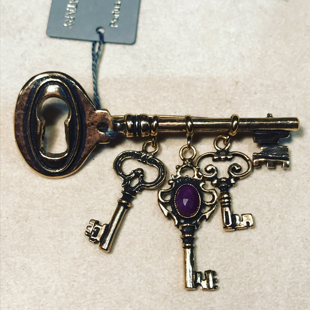 Brooch with " Old Keys Charms" ref. 5057